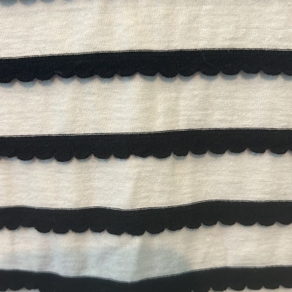 Scalloped Stripe Short Sleeve Tee - Picture 4 of 6